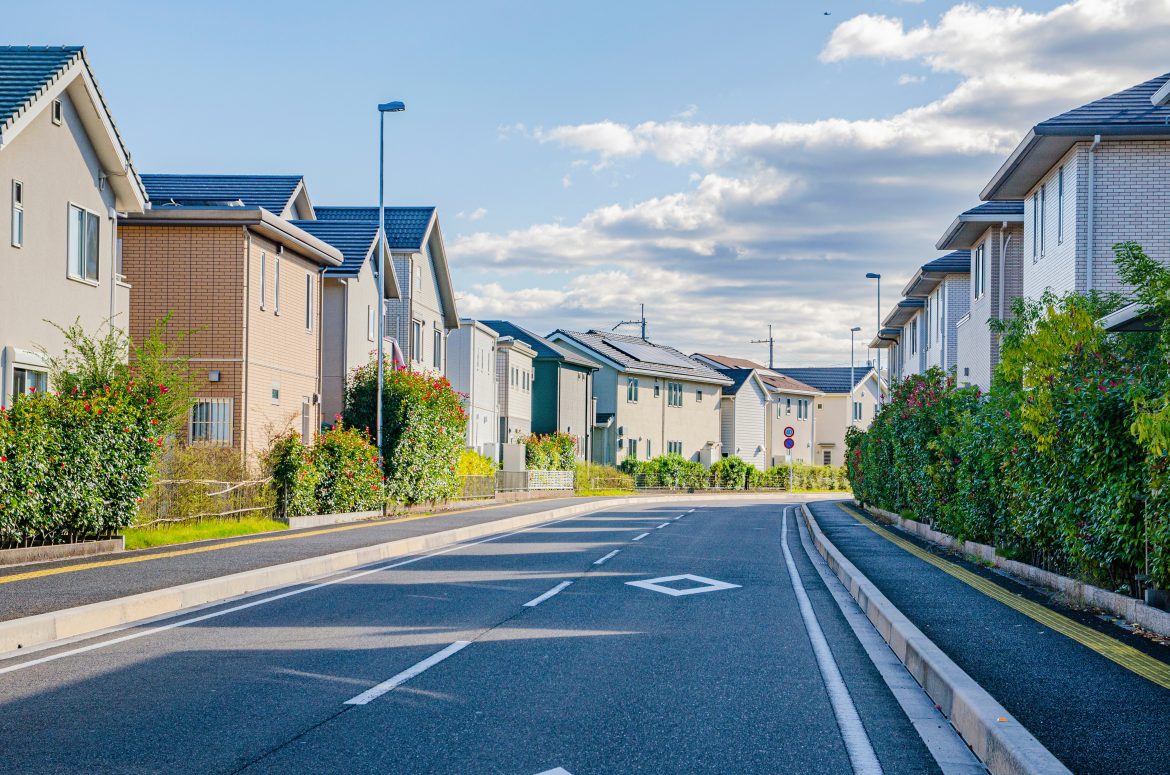 a qui appartient le trottoir devant une maison